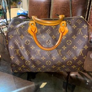 Louis Vuitton Speedy 30.